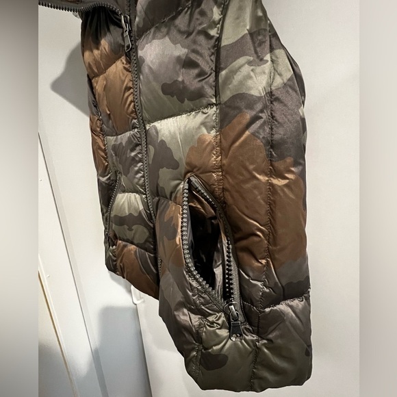 Evereve Malone Camo Vest Puffer Down Hooded Size Medium - Picture 8 of 13